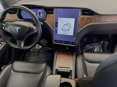 Used 2020 Tesla Model X Long Range image 16