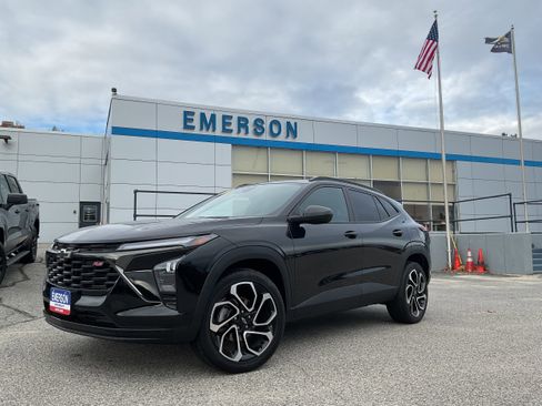 Certified 2024 Chevrolet Trax RS w/ Driver Confidence Package image 1