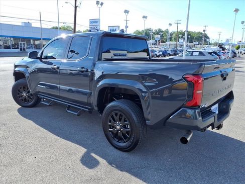 Used 2025 Toyota Tacoma SR5 AWD/4WD image 6