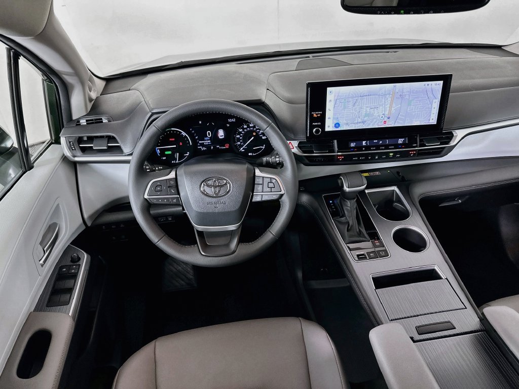 Certified 2026 Toyota Sienna XLE FWD image 23