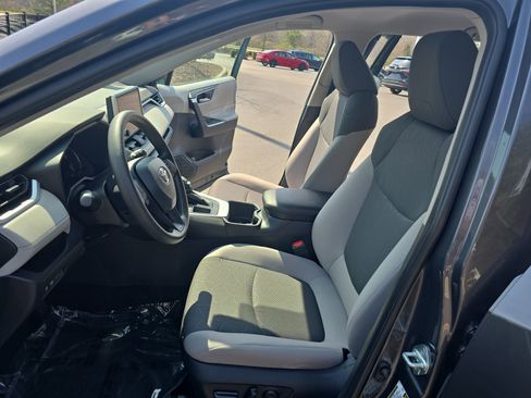 Used 2024 Toyota RAV4 XLE image 16