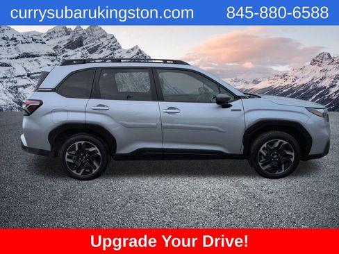 Used 2025 Subaru Forester Premium image 2
