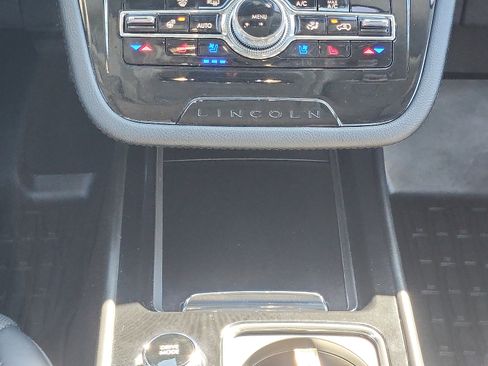 Used 2022 Lincoln Corsair AWD w/ Premium Package image 19