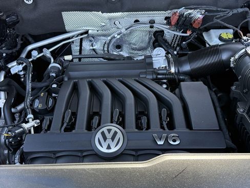 Used 2021 Volkswagen Atlas SE w/ Towing Package image 25