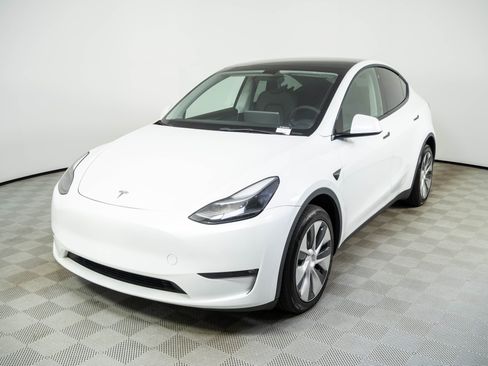Used 2023 Tesla Model Y Long Range AWD/4WD image 1