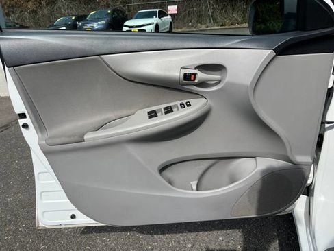 Used 2012 Toyota Corolla L FWD image 16
