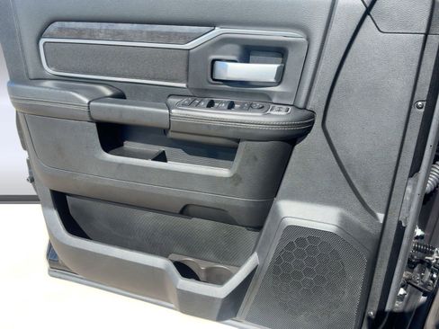 Used 2024 RAM 2500 Big Horn w/ Sport Appearance Package image 20