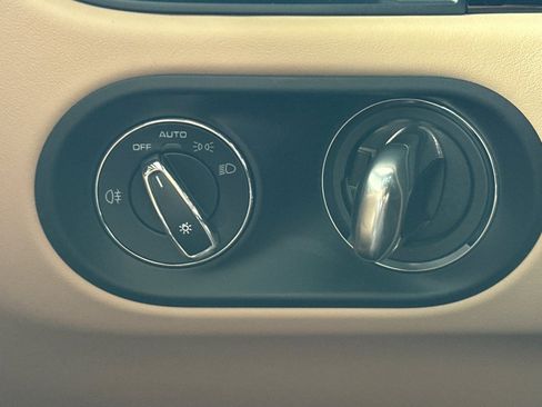 Certified 2023 Porsche Macan image 23