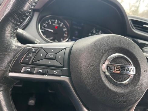 Used 2018 Nissan Rogue SV image 12
