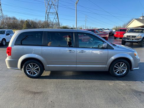 Used 2016 Dodge Grand Caravan SE image 5