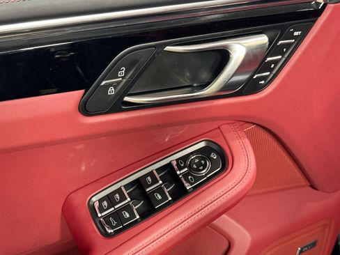 Certified 2026 Porsche Macan AWD/4WD image 23