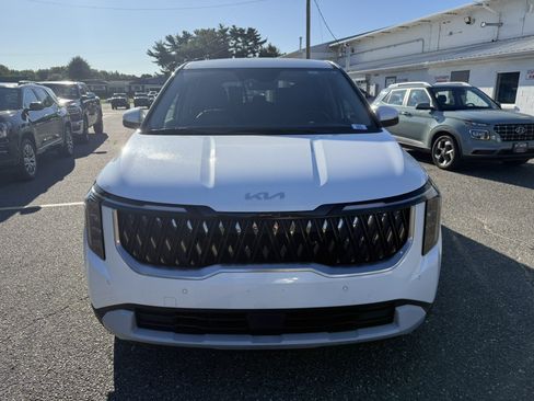 Used 2025 Kia Carnival FWD image 8