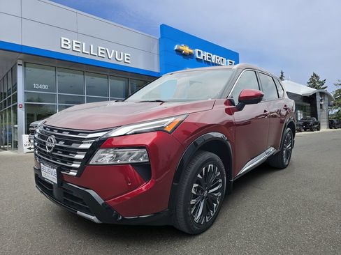 Used 2024 Nissan Rogue Platinum AWD/4WD image 3