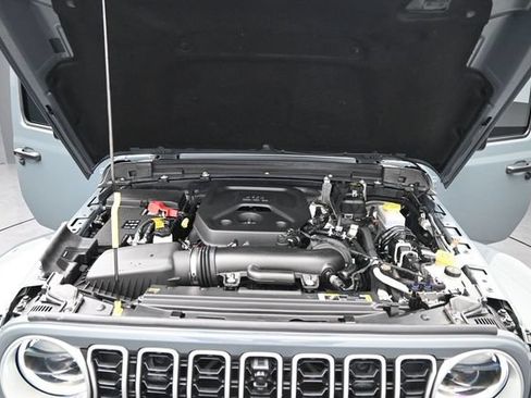 Used 2024 Jeep Wrangler Unlimited Sahara w/ Technology Group AWD/4WD image 20