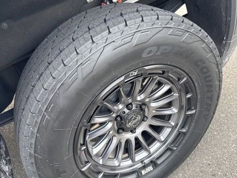 Used 2023 GMC Sierra 1500 AT4 w/ AT4 Premium Package image 5