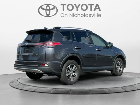 Used 2018 Toyota RAV4 XLE FWD image 5