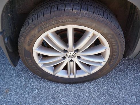 Used 2016 Volkswagen Tiguan SE AWD/4WD image 11