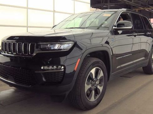 Used 2023 Jeep Grand Cherokee 4WD 4xe image 2