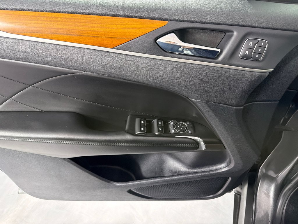 Used 2019 Lincoln MKC Select w/ Select Plus Package FWD image 11