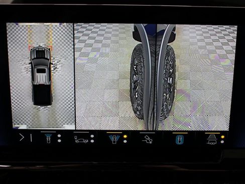 Used 2023 Chevrolet Silverado 1500 ZR2 w/ Technology Package image 19