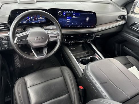 Used 2025 Chevrolet Suburban Z71 image 18