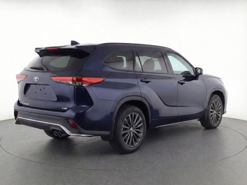 Used 2024 Toyota Highlander XSE image 9