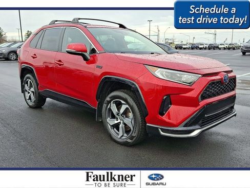 Used 2021 Toyota RAV4 SE image 1