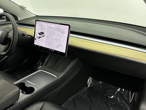 Used 2021 Tesla Model 3 Standard Range Plus image 34