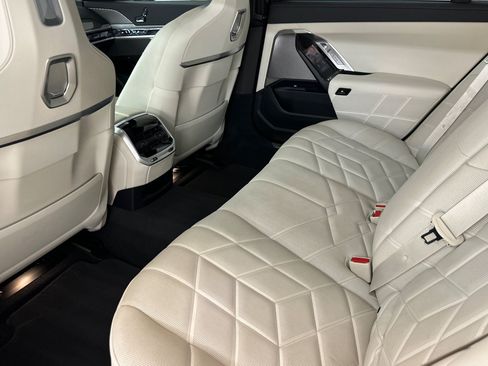 Certified 2023 BMW 740i RWD image 24