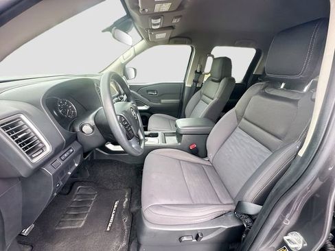 Used 2024 Nissan Frontier SV image 19