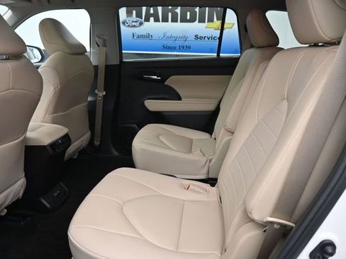 Used 2023 Toyota Highlander XLE FWD image 11