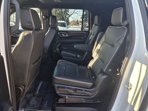 Used 2023 Chevrolet Suburban Premier AWD/4WD image 17