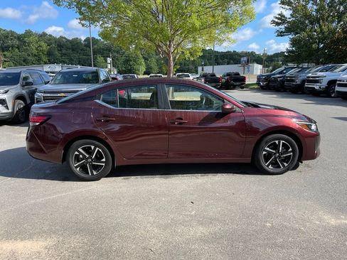 Used 2025 Nissan Sentra SV FWD image 9