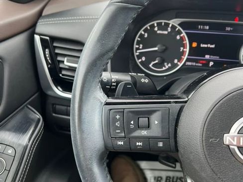 Used 2023 Nissan Rogue SL w/ SL Premium Package image 16