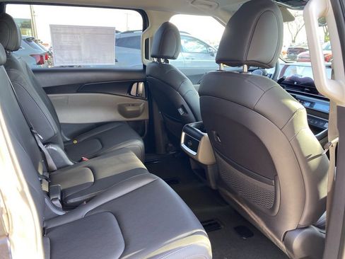 New 2026 Kia Carnival image 24