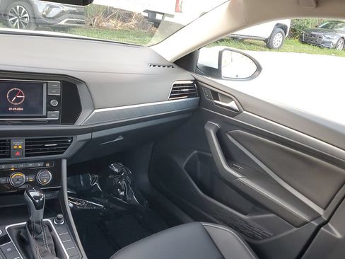 Certified 2023 Volkswagen Jetta SE FWD image 21