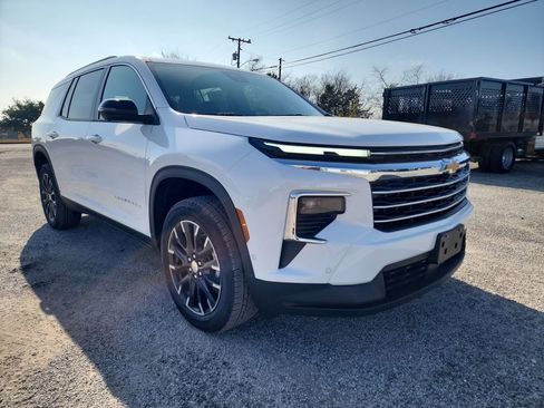 New 2026 Chevrolet Traverse LT image 1