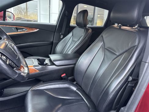 Used 2019 Lincoln Nautilus Select image 13