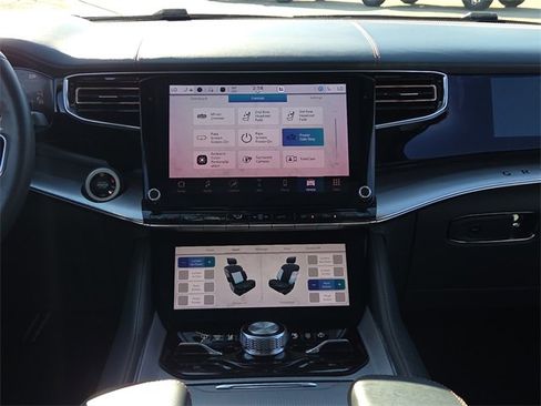 Used 2022 Jeep Grand Wagoneer Series III image 12