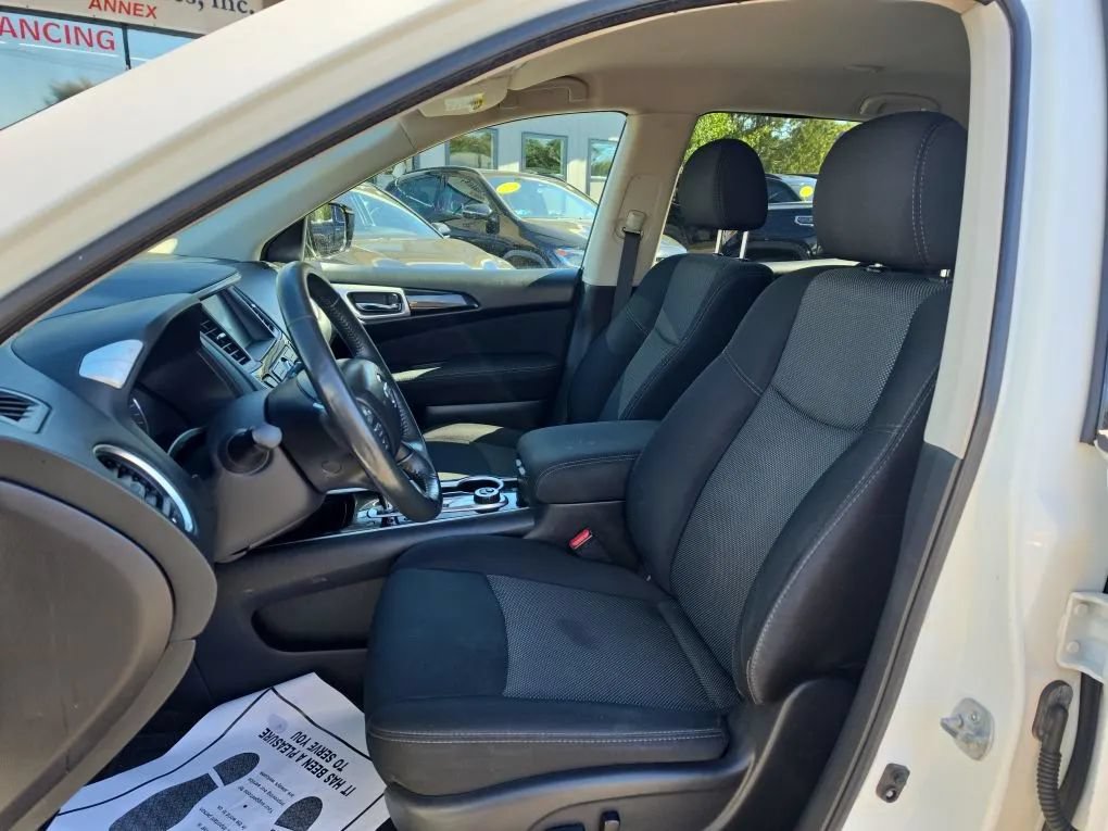 Used 2017 Nissan Pathfinder SV AWD/4WD image 13