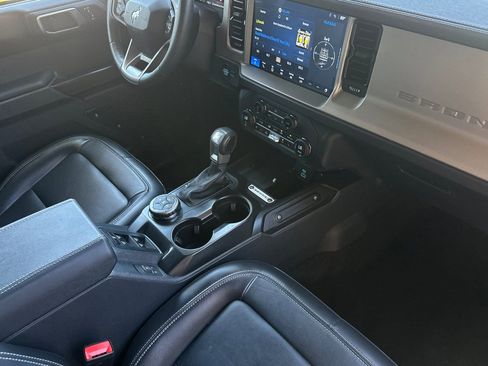 Used 2025 Ford Bronco Outer Banks AWD/4WD image 16