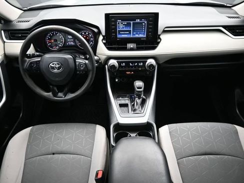 Used 2021 Toyota RAV4 XLE FWD image 17