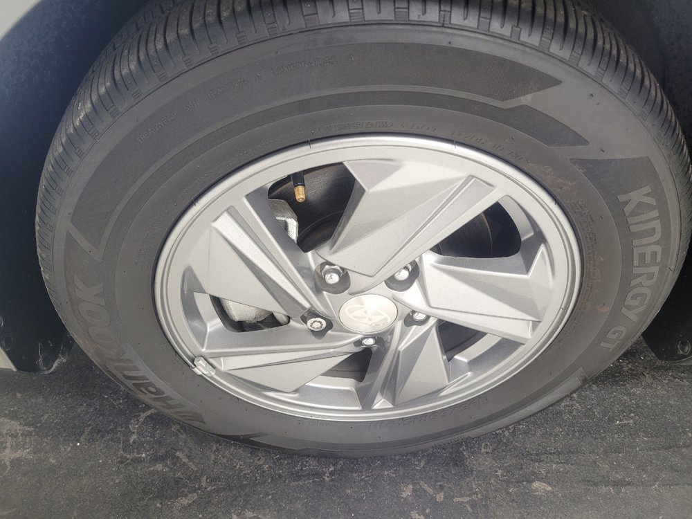 Used 2024 Hyundai Elantra SE FWD image 31