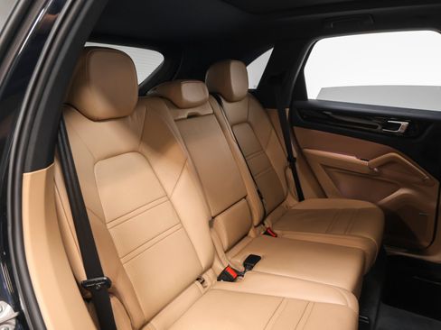 Certified 2019 Porsche Cayenne E-Hybrid AWD/4WD image 26