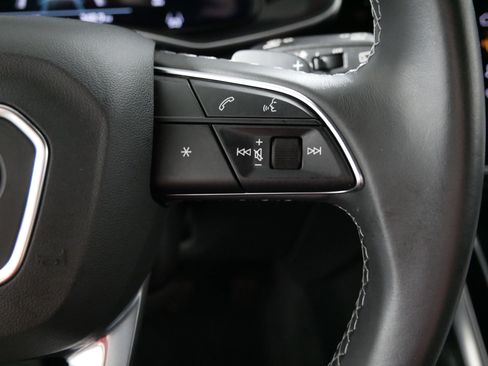 Used 2021 Audi Q8 Prestige w/ Prestige Package image 28