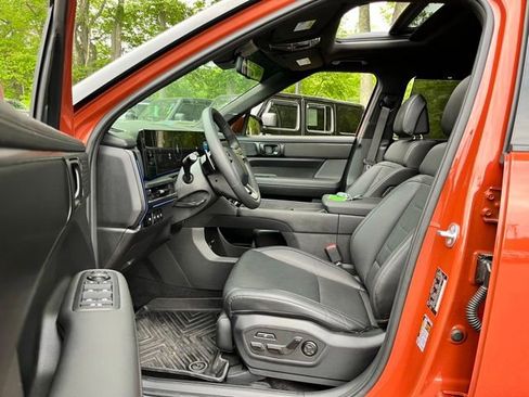 Used 2025 Hyundai Santa Fe Calligraphy AWD/4WD image 15