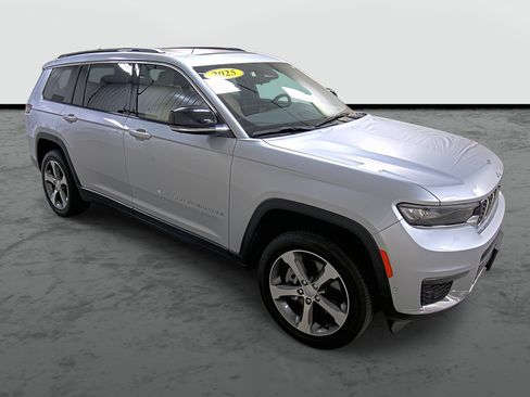 Used 2025 Jeep Grand Cherokee L Limited w/ Luxury Tech Group II AWD/4WD image 5