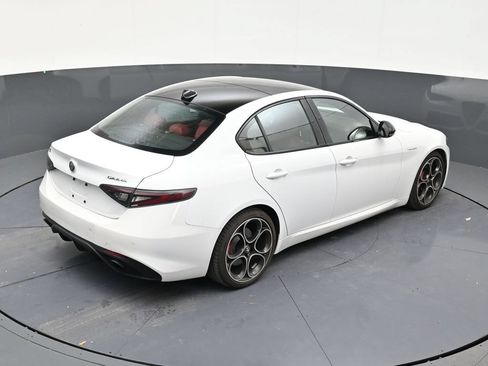 Used 2024 Alfa Romeo Giulia Veloce RWD image 16