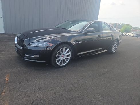 Used 2018 Jaguar XJ R-Sport AWD/4WD image 4