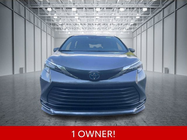 Certified 2025 Toyota Sienna XLE FWD image 2